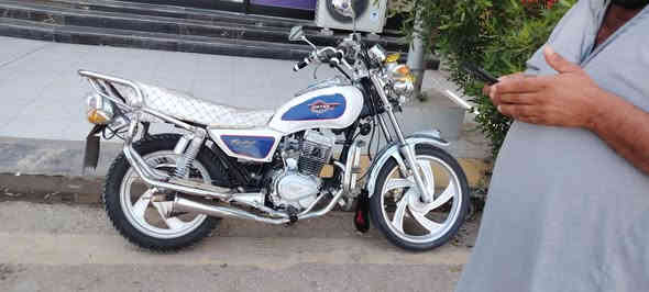 السلام عليكم ورحمة الله وبركاته جني دبل بلك موديل 2015 مراوس بوكسر ١٧ او١٨ شعندك نزل متواجد عل الخاص ( ***********)
