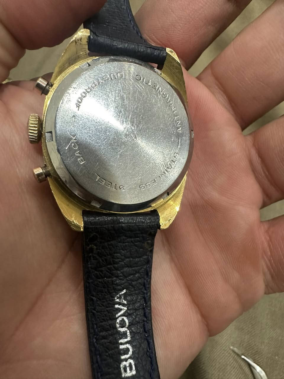 ساعة عنكبوت سويسري تكويك ١٩٧٠
قطر ٣٨ 
طول ٤٤ 
شهري مميز عل رقم ستة
 مينا باندا لونين  
٣٧٥$ 
***********
