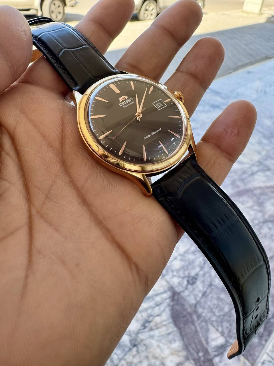 #مستعمل
#سعر 225.000
المواصفاة….
أورينت – ORIENT
رقم الموديل ACOO-001-0
* الحالة : ممتازة جداً 
* أورجينال بالكامل

حركة أوتوماتيكية: تعمل بالطاقة الحركية مع إمكانية التعبئة اليدوية وتوقف عقرب الثواني عند الضبط.

• مينة بني هادئ
• نافذة عرض التاريخ عند الساعة 3
• قطر الهيكل 42 ملم 
• هيكل من الستانلس ستيل
• زجاج منحنٍ معدني مقوّى
• سوار جلدي اسود بعرض 22 ملم
• قفل دبوس تقليدي
• مقاومة للماء حتى عمق 30 متر
•#ملاحظة السير مستبدل بجلد طبيعي اسود كون السير الاصلي القديم متهالك ولكن موجود
•#ملاحظة خدوش خفيفه في الجامه غير واضحه للناظر
«»الساعه بلاديه بالكامل
«»بدون مرفقات..بدون علبه
«»توصيل لجميع المحافظات
«»تواصل خاص او ***********⁩⁩⁩
