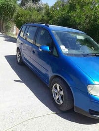 فولگس واگن توران الماني. موديل 2006 گير محرك كورلا حجم 16 زوج تايرات ج...