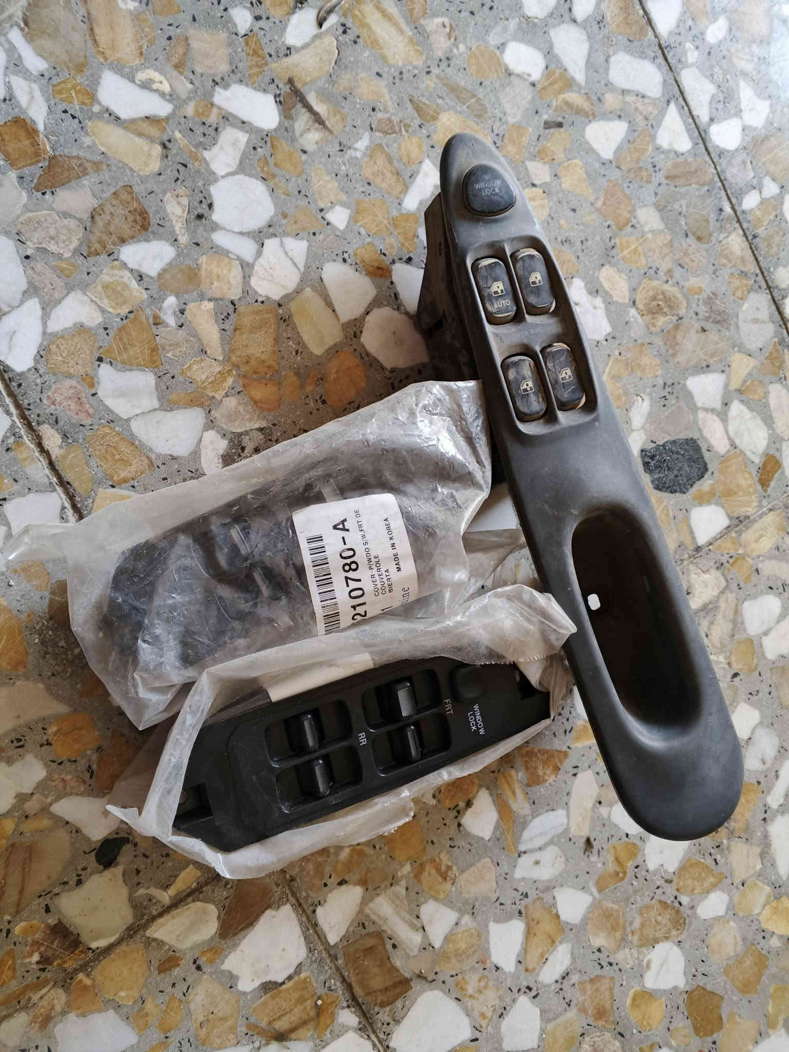 السلام عليكم غراض برنس للبيع عنوان بغداد مدينت الصدر هذا رقمي ***********
