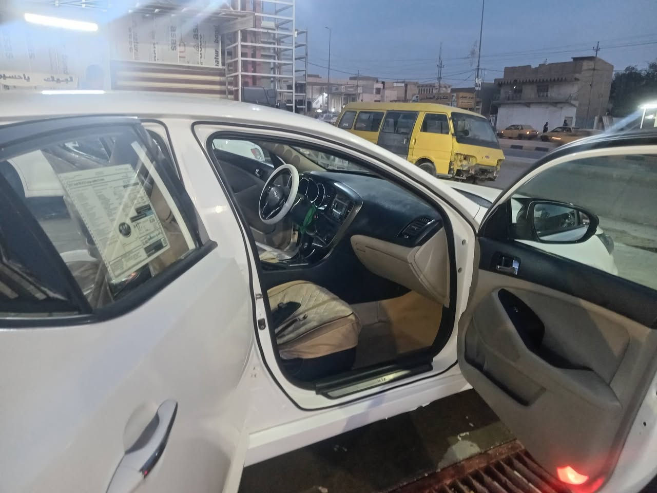 السلام عليكم مرخصت مدير الكروب اوبتيمه موديل ١٣ خليجي السياره بيه ٤ قطع صبغ السياره بصمه شفتات بل الستير مكينه كير حداديه تخم تاير السياره حلوه وحلى من الصور. مكان السياره واصط العزيزه      رقم أربيل سعره 95 وبيه مجال قليل رقم ***********
