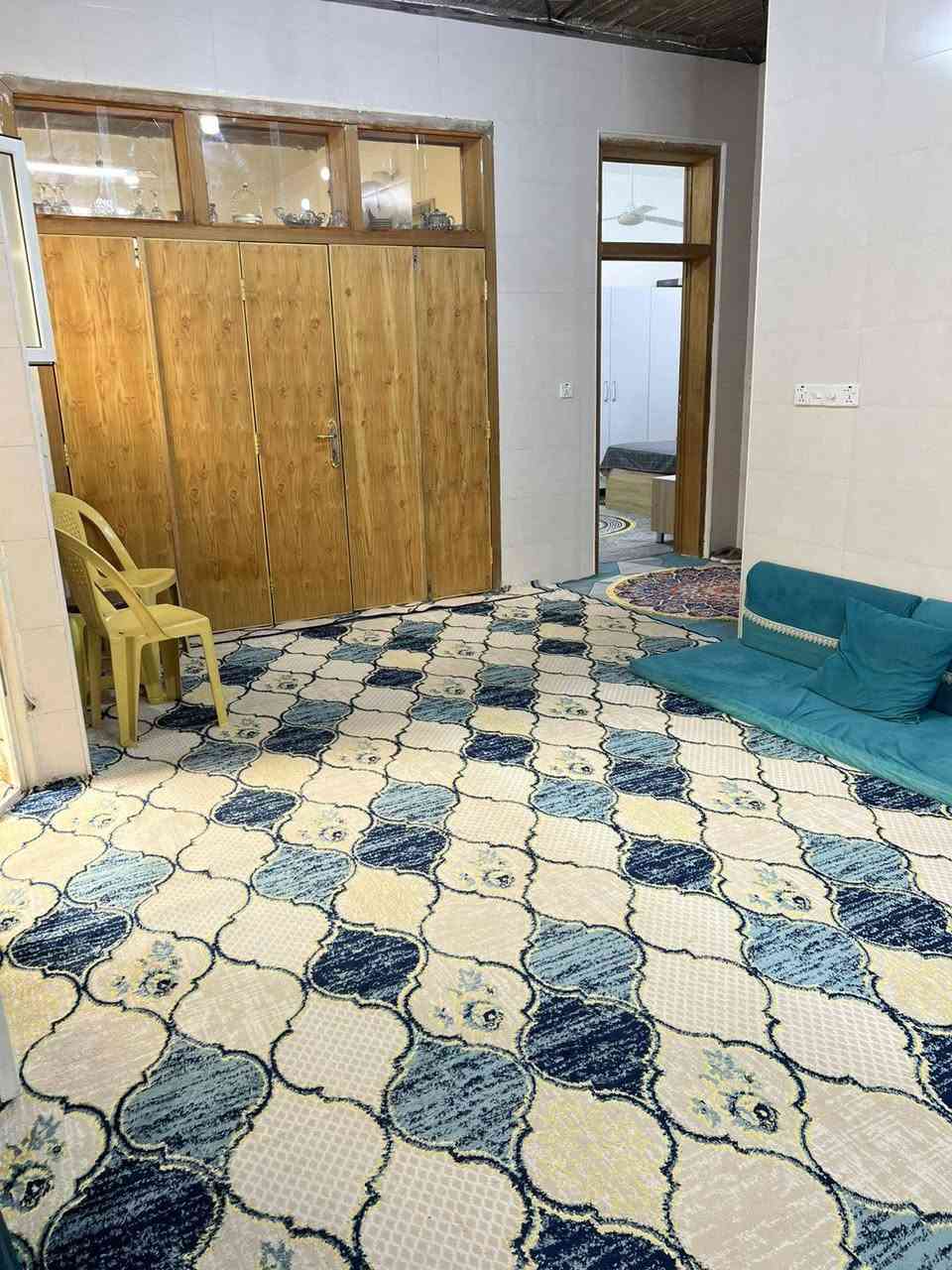 سلام عليكم الدار للبيع موقع النجف طاقة جزيرة خلف مجمع عقيل علوية بيت مساحة110مربع(10×11) 
البيت طابقين بنيان حديث 2023
الطابق لاول :
مكون من غرفة و صالة و  مطبخ و استقبال و حمام و منور (مطبخ حار)

الطابق الثاني:
مكون من ثلاث غرف و سطح و حمام و صالة 
لاستفسار لاتصال على ***********
