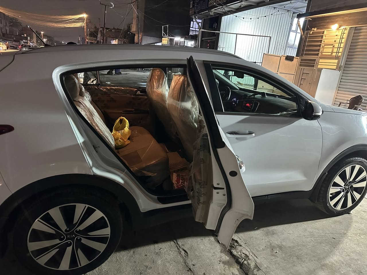 ‎السلام عليكم.
‎للبيع ، كيا سبورتج 2018 بيضه وارد خليجي 
‎والسياره بيه بارد صغير 
‎استخدام بيتي 

‎المواصفات‎
‎نقاط عمياء
‎حساس اطارات بالشاشه 
زراك امامي 
تبريد بيانو 
‎تبريد شاشه قطعتين يمين ويسار
‎حساس امامي خلفي 
‎حساس اطارات بالشاشه 
‎ويل كب عدد ٥ -حجم الويل ١٩ انج
‎بردة خلفيه 
‎شاشة اعطال 
‎تبريد قطعتين 
لد نهاري زنون
والسياره اوتو هولد 
‎وباقي المواصفات المعروفه 
والسياره سبيرها منازل
‎وماشيه 75000 كيلو متر 

اي استفسار الاتصال على الرقم 
***********
