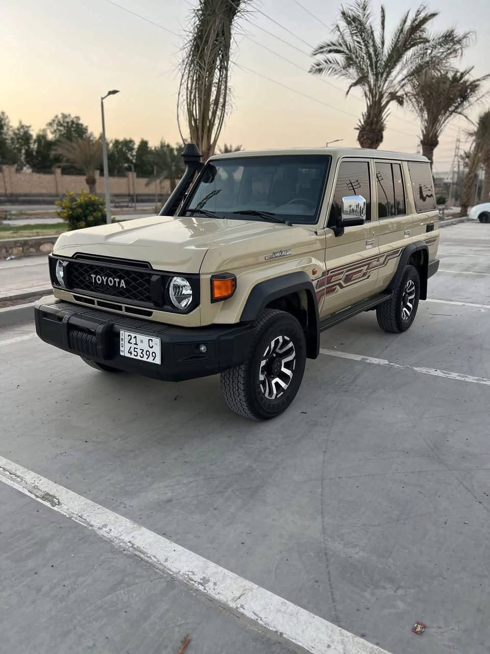 لاندكروز 2024  ديزل 4 سلندر دبل تيربو يعني صاروخ وقتصادي كير اوتو لون مميز ماشي 14 الف كم السياره طلب خاص فول الفول من ونج ودفلوك وثلاجه ومانع نزلاق يعني فول للاخير رقم سليمانيه دولي مداور ثاني يوم ترهم مراوس حسب القناعه والمعقول السعر 565$ بيه مجال للشراي للاستفسار ***********. العنوان النجف الاميرات
