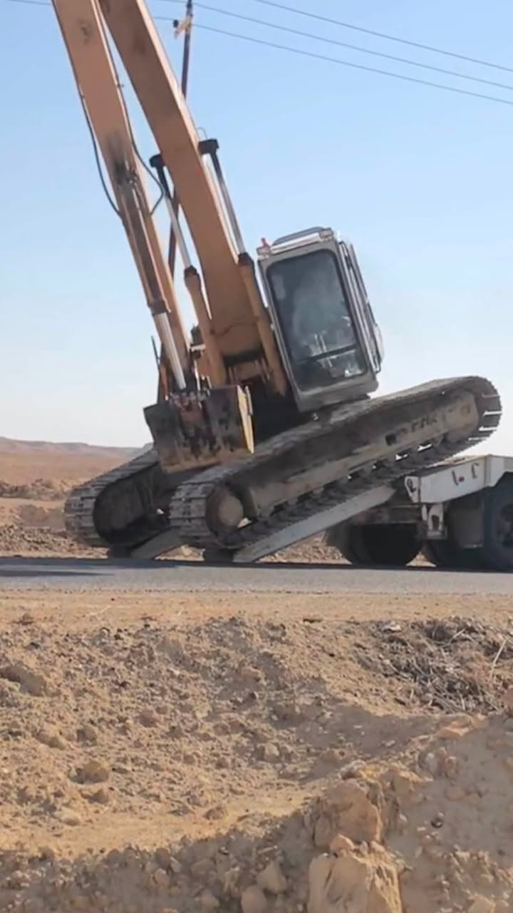للبيع حفاره هيتاشي ذراع قصير ***********
