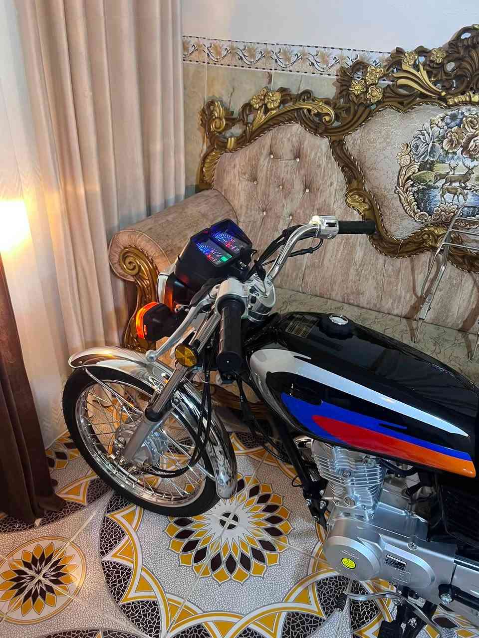 السلام عليكم
نامه موديل 26 
صارلهه 9 ايام من طالعه 
قبل يومين بدلت دهن السحك
جديده ميحتاج اسولف عليهه كدام عينك 
مكانيي مسيب 
 *********** اتصال فقط 
*********** واتساب فقط
