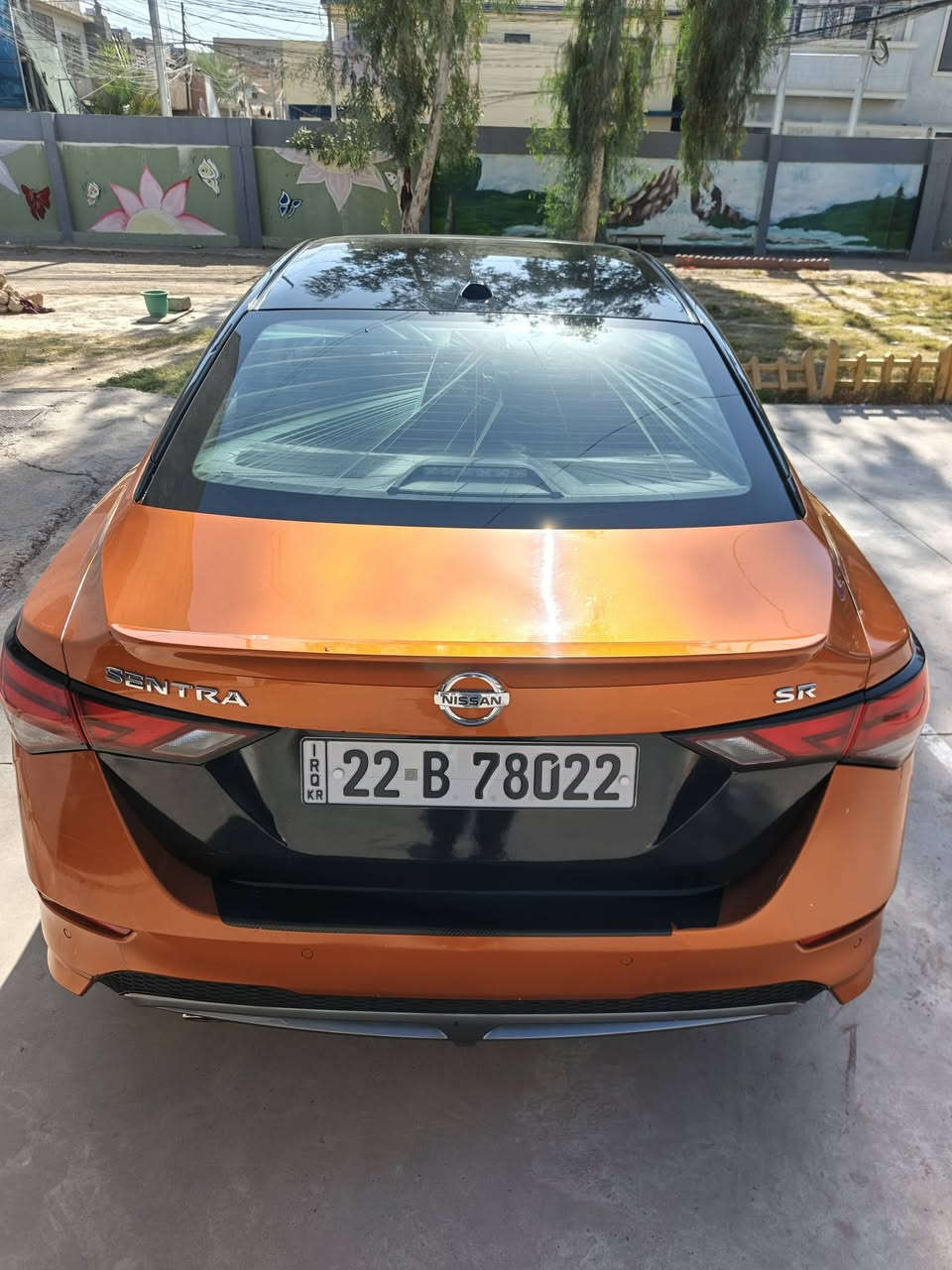 نيسان سنترا (SR اعلى فئة ولون مميز)الموديل2020
(رقم أربيل)
الممشى(95 الف ميل) 
المحرك(2000)    
مكينه وكير شرط 
(تشغيل بصمة+بصمة أبواب)
(مثبت سرعة+تحكم ستيرن)
(فتحة سقف / 5 كاميرات 360)
(لايت عدسة ليد نهاري)
(مقاعد جلد كهربائية وهيتر + هيتر ستيرن) 
(سماعات BOSE)
نظام قيادة (عادي واقتصادي وسبورت) 
ويل كاب (SR)
ضرر السيارة(صندوك/ خلفي بدون ايربك) وبدون قطرة صبغ وبدون دواخل   
السعر(136)وبيها مجال بسيط
الموقع(موصل أيسر) 
للتواصل واتس اب او اتصال (***********)
