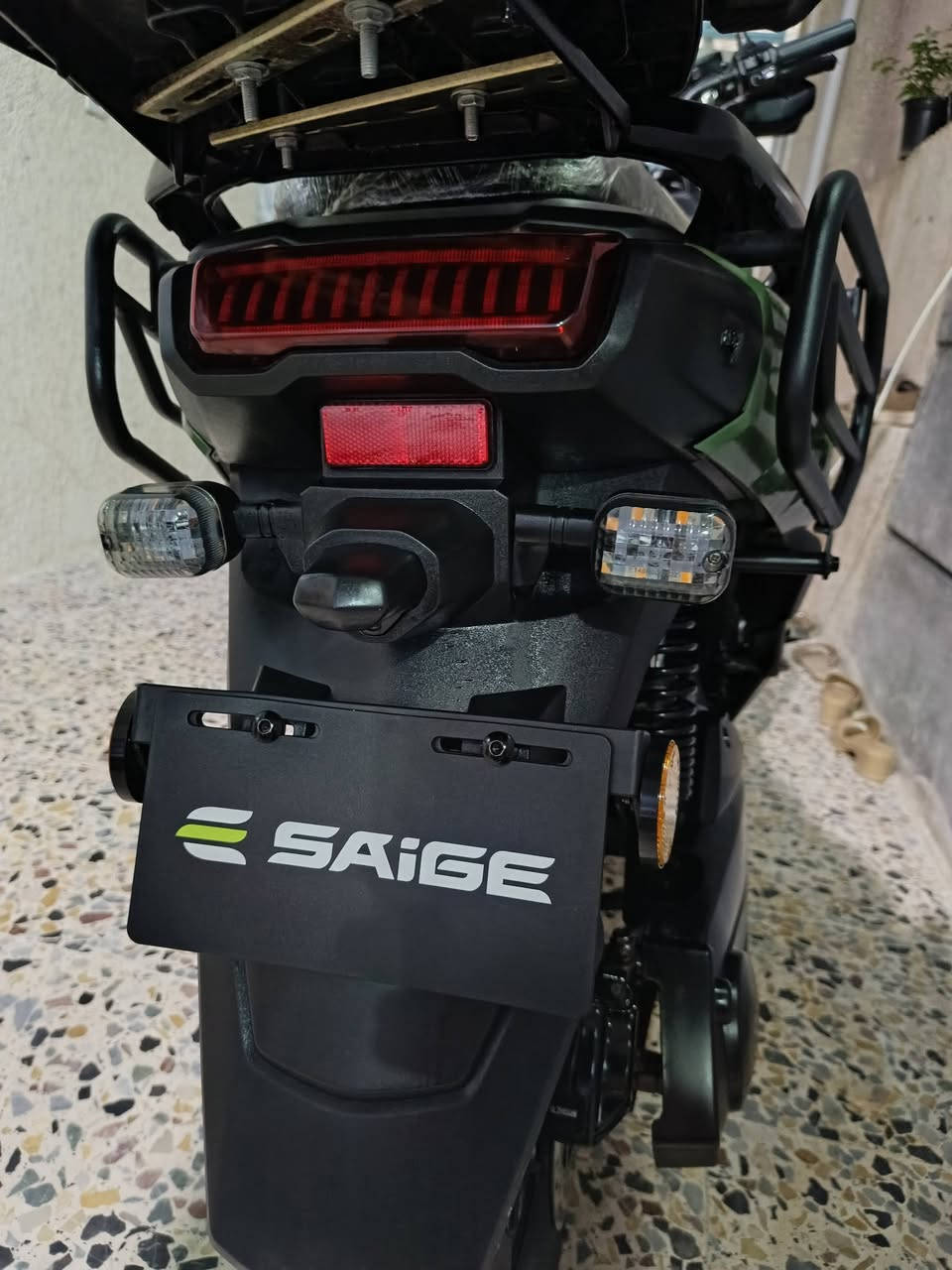 سلام عليكم
دراجه 🔋⚡شحن اباجي  
، 6 بطاريات🔋 
ستخدام أربع أشهر 
جديده 
على وضعيت شركة  بصمه سلتر إلك 
تشغيل عن بعد 
والله جديد 
تايراات جبلي  تجي شوفه جديده 
هذه رقمي،، *********** 
سعر 1300,50
مليون وثلاثة مئة وخمسون 
بي مجال
