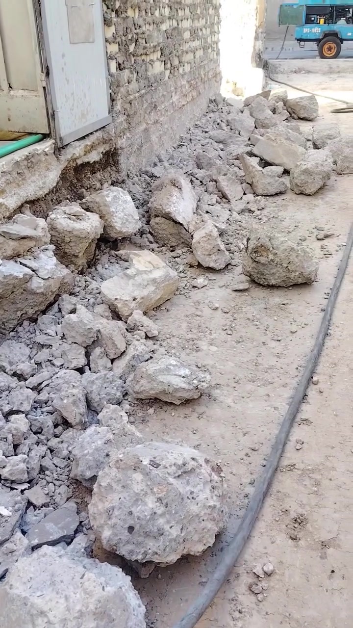 سلام عليكم كمبريسر تفليش جميع انواع الكونكريت التواصل على الرقم *********** ابو آدم
