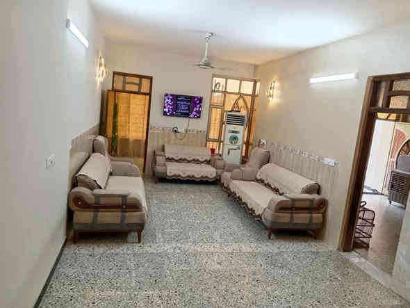 سلام عليكم عندي بيت البيع مساحت 500 متر عدد غرف نوم 3 مطبخ صاله  كراج صحيات خارج وداخل لاستقبال 10 أمتار عنوان بغداد سياحية بانزين خانه جواهر شارع تجار ولستفسار عى رقم ***********  طابو سند 25اااااااالسعر 145
