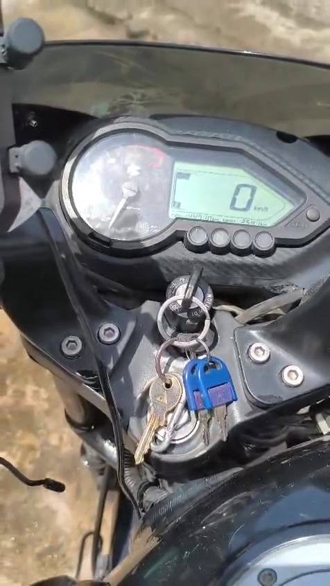 🔥 للبيع دراجة Bajaj Pulsar 150cc موديل 2022 🔥
📌 النوع: Bajaj Pulsar
📌 موديل 21
📌 سعة المحرك: 150cc
📌 اللون: أسود
📌 الأوراق: أصلية كامله من كمرك وشركهBajaj
💰 السعر المطلوب: 1,500,000 دينار
💰 السعر قابل للتفاوض للجادين فقط
📍 الموقع: بغداد التاجي او ابو غريب 
📞 التواصل: اتصل *********** واتساب ***********
⚡ ملاحظة: الدراجة نظيفة ومجربة، البيع لظروف خاصة.
