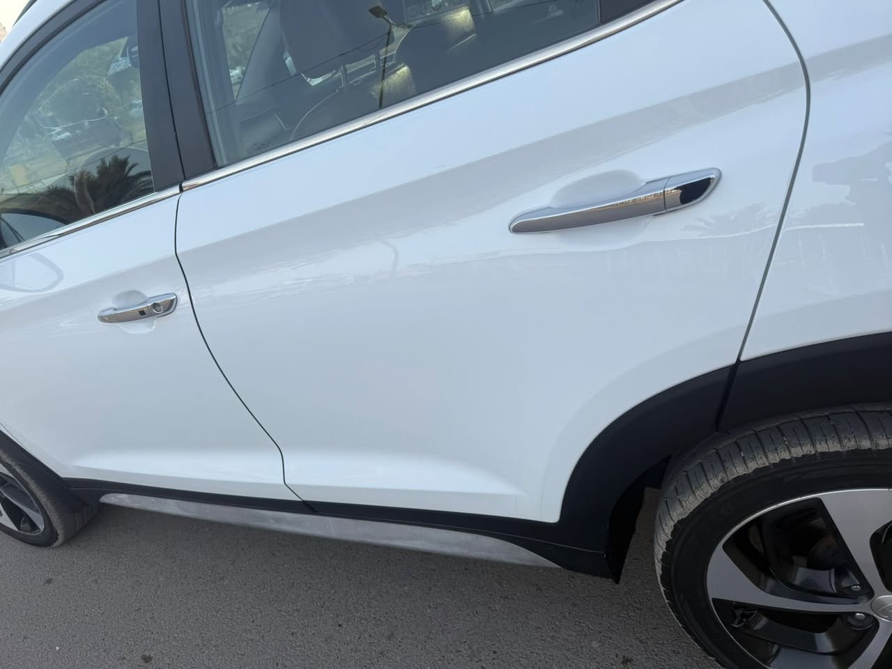 سللام عليكم  توسان خليجي موديل ٢٠١٧مكفوله سياره من ضربه وصبغ
مواصفات فول واحد على واحد

بصمه 

بنراما

فور ويل

سايد بريك كهرباء

كشنات كهرباء

صندوك كهرباء 

كشنات جلد 

داخل ما اروني

حساسات امامي خلفي

كامره خلفيه 

شاحن واير ليس

وبعد بيهه مواصفات اكثر

ما شيه ٩٢الف

سياره جديده 

رقم الهاتف ***********

السعر ١٨٨ وبيهه مجال
