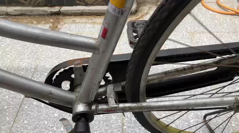 سلام عليكم 
اخوان بايسكل سياحي حجم 27 ومعمر وعدل العطل او الاشياء الخربانه بي بس الدسك مال بريك الوره وبايسكل عدل شوفت عينك لا تدخلي خاص اذا ما تباوع للصور ول فيديو  . 
سعر البايسكل 85
وبي مجال 
حياكم الله
العنوان بصره-الاصمعي الجديد قرب جامع السهلاني رقم الهاتف ***********
