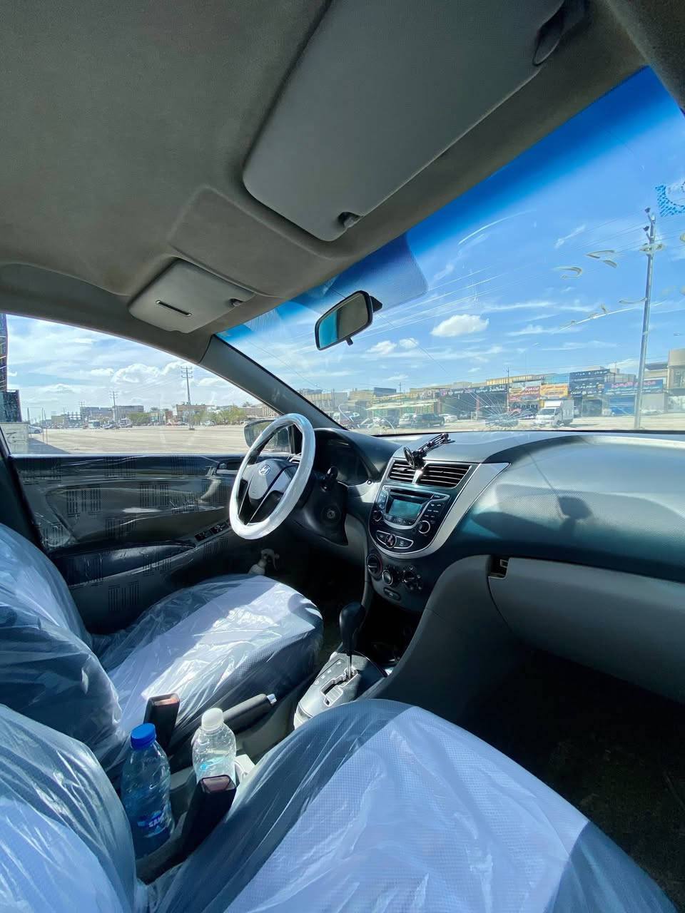 للبيع اكسنت 2013 بلو خليجي
١- حجم محرك ١٦٠٠ دوش قطرتين المرغوب 
٢- سيارة مداور ثاني يوم سنويه  لل 2028 
٣- سياره جاهزه كلش ع اخر حبايه كير مكينه 
٤- منظومة بانزين كله جديد بلكات و بخاخات وعبوة وحساسات كله جديدة يعني انسى دوانز كله بانزين عادي 
٥- تبريد ثلج منظومة كاملة بدلته هذا صيف حتى راديتر 
 ٦- (سياره مكفوله من قطره صبغ ومن حار )
الضرر ( بيه تبديل فقط قبق بانزين و بارد موضح بصوره )
٧-  تخم تاير جديد
   
سعر 86 وبيه مجال مكاني النجف 
الرقم :  ***********
