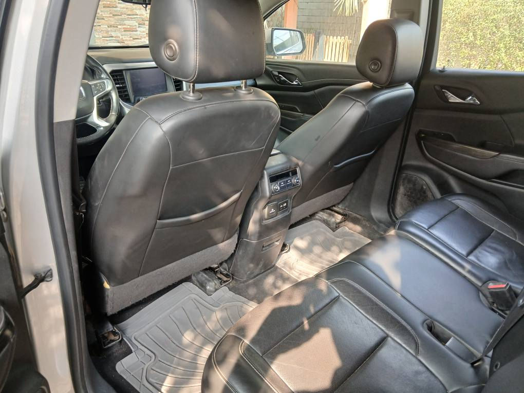 السلام عليكم جي ام سي اكاديا للبيع ***********  او امراوس  موديل ٢٠٢٠ نص فول ٧ راكب محرك ٦ سلندر VVT  كير محرك حدادة كلها جاهزة وارد امريكي حادثها جاملغ خلفي وقبق جنطة الحوض فقط بارد وبيه بارد رقم بصرة تحويل  العنون بصرة شط العرب الصالحية السعر ١٨٥ البصرة, العراق
