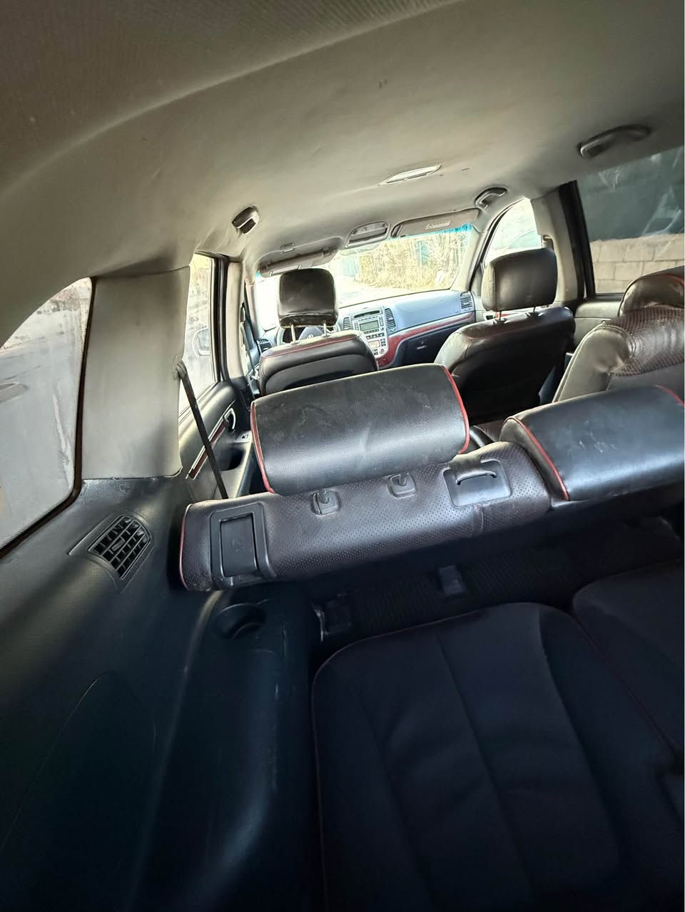 ٤٨  وەرقە سانتا في ٢٠٠٨فول مواسه فات ته نها سلايت نيه كوشن جلد و هيته ره سوكان فوليومه ته حديل سورحه يه  سي گيره سي ريز كوشنه ته بريت  مه ركه زيه هه ر سيك كوشنه كه ي ته بريده جوار تايه ي لوكي له سه ره  شوين برا وه كاني زور جوان جاك كراوه ته وه سه ياره كه دينا ريكي مه سره ف تيدا نيه مالي دوسته لوك لوكه  
ره قه م ***********
*********** رانية, السليمانية
