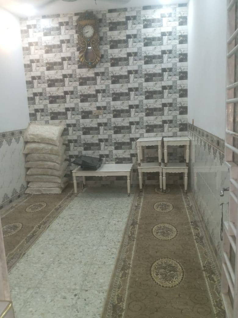 دار للبيع العبيدي الرئاسه شارع عشرين شارع الساده ثالث فرع زراعي سند خمسه وعشرين خدمات كامله تبليط مجاري ماء تبليط رصيف مقرنص المساحه 100متر الوجهه سته ونص الطول 16 للاستفسار الاتصال على الرقم أو راسلني وتساب ***********
