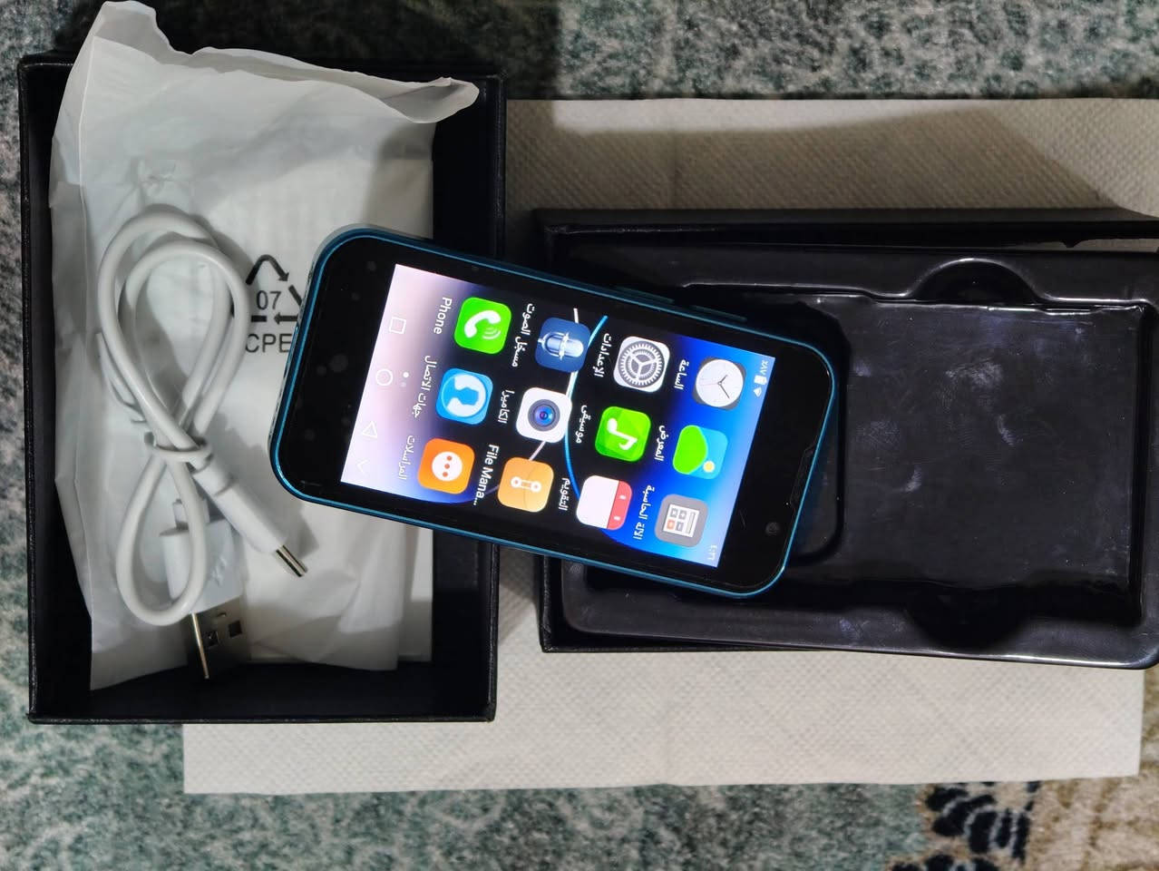 ايفون 15مني صغير كوبي مال اطفال  دبل سيم كارت يوتيوب واتساب كلشي شغال بي
توصيل مجاني داخل ميسان 
سعر 65الف***********
