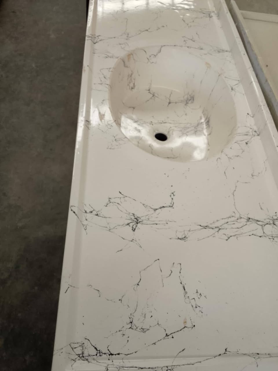 سنك جديد متره ونص مرمر غير مستعمل ويرهم مراوس اذا عدكم سنك ثاني حتى اذا مو مرمر وحسب الاتفاق العنوان واسط قضاء الصويره شارع العام قرب محطة ام وليد السايد الرايح البغداد للتواصل ***********/مجمع الشمال
