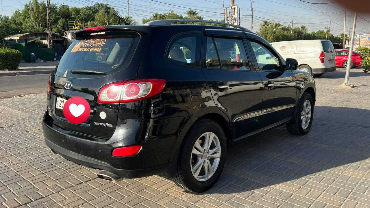 السلام عليكم سنتافيا ٢٠١٢ خليجي بيها جاملغ وباب خلفي  والهلال صبغ فقط بدون دواخل سبعه ،راكب ٣ قطع تبريد السياره فوووول مواصفات  مكينه ٢٤٠٠ دوش كير صدر كلها تمام فتحه بصمه بيبان بصمه تشغيل كشنات كهرباء مري شفط  شاشه كاميرا يعني فول السياره رقم سلمانيه بااسم صديقي هزه ورقم وسنويه جدد تحويل مباشر سعرها ١٣٥ بيها مجال مكانها منطقه الدوره للاستفسار الاتصال *********** مراوس بالنترا أو فورتي أو كورلا بأقل مع فرق ماكو مشكله متواجد واتساب
