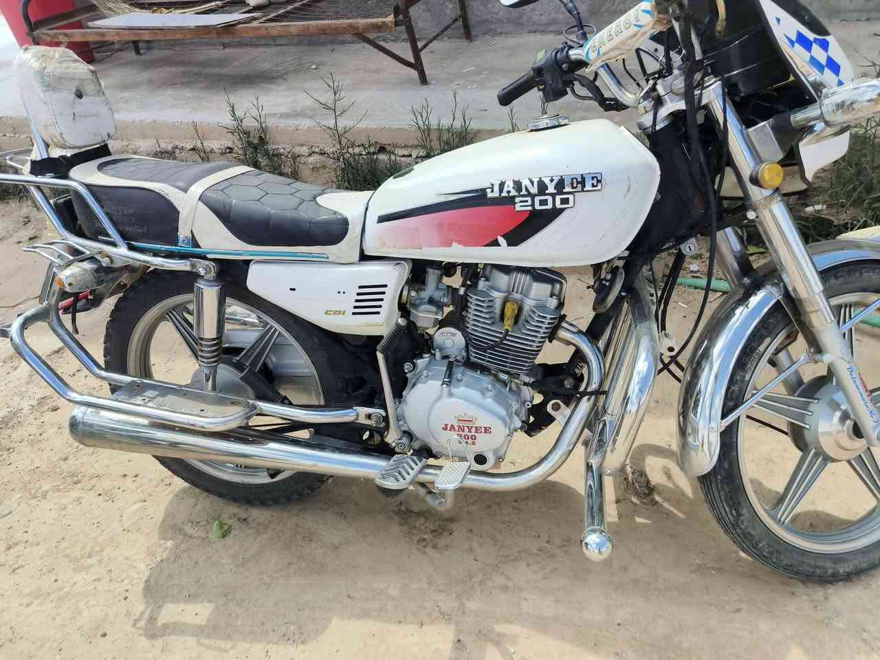 للبيع جني موديل 23السعر 500 وبي مجال شي قليل للستفسار ***********رجان المو شراي ليعلق
