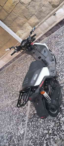 السلام عليكم دراجة سكنس جبلي ابيض ياباني
رقم الشاصي مطابق والكفرات هم مطابقة 
مال رمبة صارلها 4 اشهر من نازله ومنفيس موجود 
دراجة مكفولة كفالة عامة 
كهربائياتها كلها شغالة 
بنزين كله محسن ومن محطة مو من شارع  ودهن كل 15 يوم تبديل 
مكينة ناعمة وشلعة تخبل 
دراجة نظيفة ومرتبة اتشغل وتطلع بيها
سعرها 1.200 وبيها مجال للشرايي 
الأستفسار خاص او ***********
