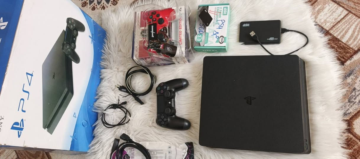 بلي 4 مهكر. . نص تيرة. لو ستيكر. ممفتوح شرط نضافة والفحص معه كامل ملحقاتة وكارتونته وكله جديد ...
 جوستكات 2 جديدات. 
و هارد خارجي جديد.. 
وهذني لعبات البي. وكو بعد من احلا الالعاب
... المكان نجف كوفة صوره الوائلي. ... 
..... 285 وبي مجال قليل لشراي... 
Assassin's creed. Mirage. . . .  مدبلج مترجم عربي
‏DAYS GONE. . . . عربيه 
‏
‏Far Cry® 4.... مترجم عربي 
‏
‏Call of Duty®:WWII
‏
‏Call of Duty®: Modern Warfare
‏
‏Devil May Cry 5 مترجم
‏
‏Bus Driver Simulator
‏
‏ABZU مترجم
‏
‏PES 2025 . عربيه 
‏
‏pES 2018  عربية 
‏
‏PES 2026 عربيه 
‏
‏Outlast 2..عربيه 
‏
‏God OT warar by morad مترجم عربيه 
‏
‏God of War® III Remastered مترجم عربي
‏
‏Hitman: Blood Money HD.  مترجم عربي
‏
‏Grand TheftAuto Anime Legend [EN-PTI
‏
‏Hellblade:Senua's Sacrifice TM عربيه 
‏
‏Grand Theft Auto V  مترجم عربي 
‏
‏Little Nightmares II مترجم عربي
‏
‏Little Nightmares مترجم عربي
‏
‏Minecraft: PlayStation®4 Edition 
‏
‏RESIDENT EVIL 2 مترجم عربي 
‏
‏Resident Evil 4 مترجم عربي
‏
‏Sekiro TM Shadows Die Twice
‏
‏Senua's Saga Hellblade II مترجم عربي 
‏
‏Tomb Raider مدبرلج ومترجم عربي 
‏
‏Unravel TWO مترجم عربي
‏
‏Sonic Colors: Ultimate ULTIMATE
‏
‏Spyro Reignited Trilogy عربيه 
‏
‏واتش دوغز: ليجن - abodora عربيه 
‏
‏LEGO DC Super -Villains
‏


**إذا كنت صاحب هذا الإعلان وتريد حذفه لأي سبب، رجاءا أرسل رسالة إلى الدعم الفني**