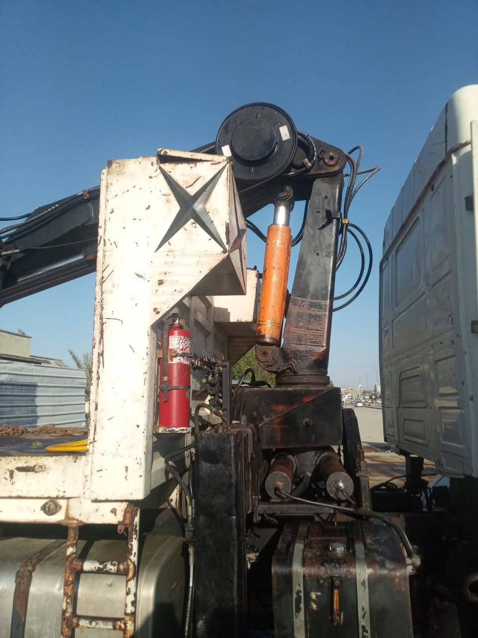 السلام عليكم كرين هياب حجم 295 ثلاث سلايتات واحد يدوي دوران بطلاه رجلين عراض ي كي كامل وشغال... ***********
