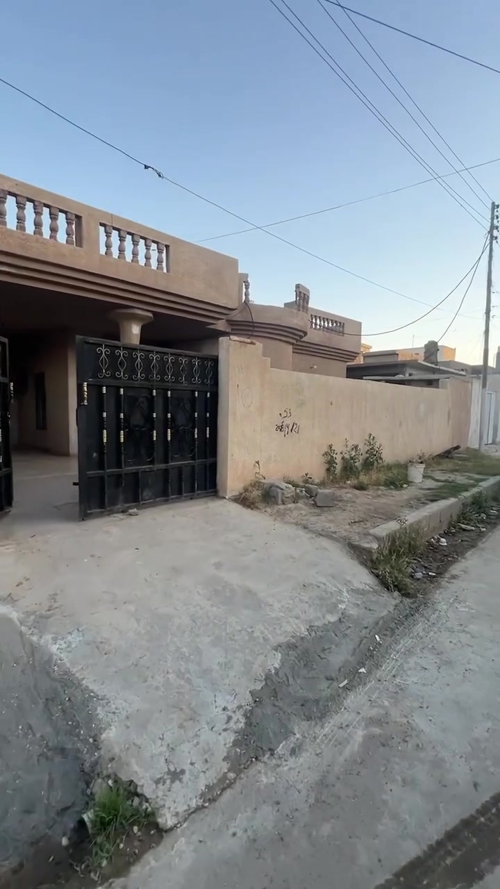 السلام عليكم
يتوفر لدينا بيت ايجار حي الجمعية خلف احمد العبيدي  ٣غرف نوم . وصاله ضيوف بالإضافة إلى هول وصاله وسطية ومطبخ سيراميك ومخزن  وحمامات ٣ وكراج سيارة كبير وحديقة للأستفسار الاتصال بالرقم ***********
