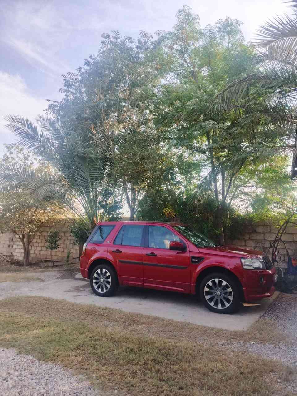 السلام عليكم ورحمة الله..
سيارةLAND ROVER 2013 FREELANDER LR2

1/1 فول كامل مواصفات .. 

للبيع.. 

مكفولة كفاله عامه من صبغ وتبديل والبارد 

سياره قديمه عندي سياره جديده بمعنى الكلمه

السيارة خليجية وكالة سردار مكفوله كفاله عامه

سيارة باسمي .. 

المواصفات ..

١- حساسات امامية وخلفية .

٢- كامرة خلفية .

٣- محرك 2000 تيربو بانزين 

٣- كير محرك مكفول 

٤- لايت زنون تحكم عادي و اوتو + زراكات ماء تنظيف .

٥- اشاير بالمري + مري شفط + حساس ضوء مضلل بالمري الجانبية والداخلية .

٦- كراسي جلد شركة وتحكم كهرباء وذاكرة خزن (ميموري) .

٧ - تبريد ثلج 

٨- حساس ماسحات جامة امامية وجامة خلفية .

٩- تحكمات استيرن كاملة + تحكمات وتثبيت سرعة .

١٠- سلايت روف قطعتين .

١١- تخم وسبير تايرات جديد .

١٢ - اربعة انظمة قيادة (غابات + ثلوج + عادي + صحراء ) . 

١٣- حجر بيئة بلادي مامبدل وبحالة جيدة جداً .

١٤ - شاشة دجتال + ديفيدي + بلوتوث + ايواكس . (بلادي)

١٥ - السيارة تشغيل بصمة 

١٦ - الجام فول اوتو .

١٧- السيارة سنوية وهزة جديد . 

18_رقم سليمانيه بسمي

مكان السيارة ديالى لاتصال ***********

 

السعر 160ورقة وبها مجال جدا بسيط حق الضيافة ..
