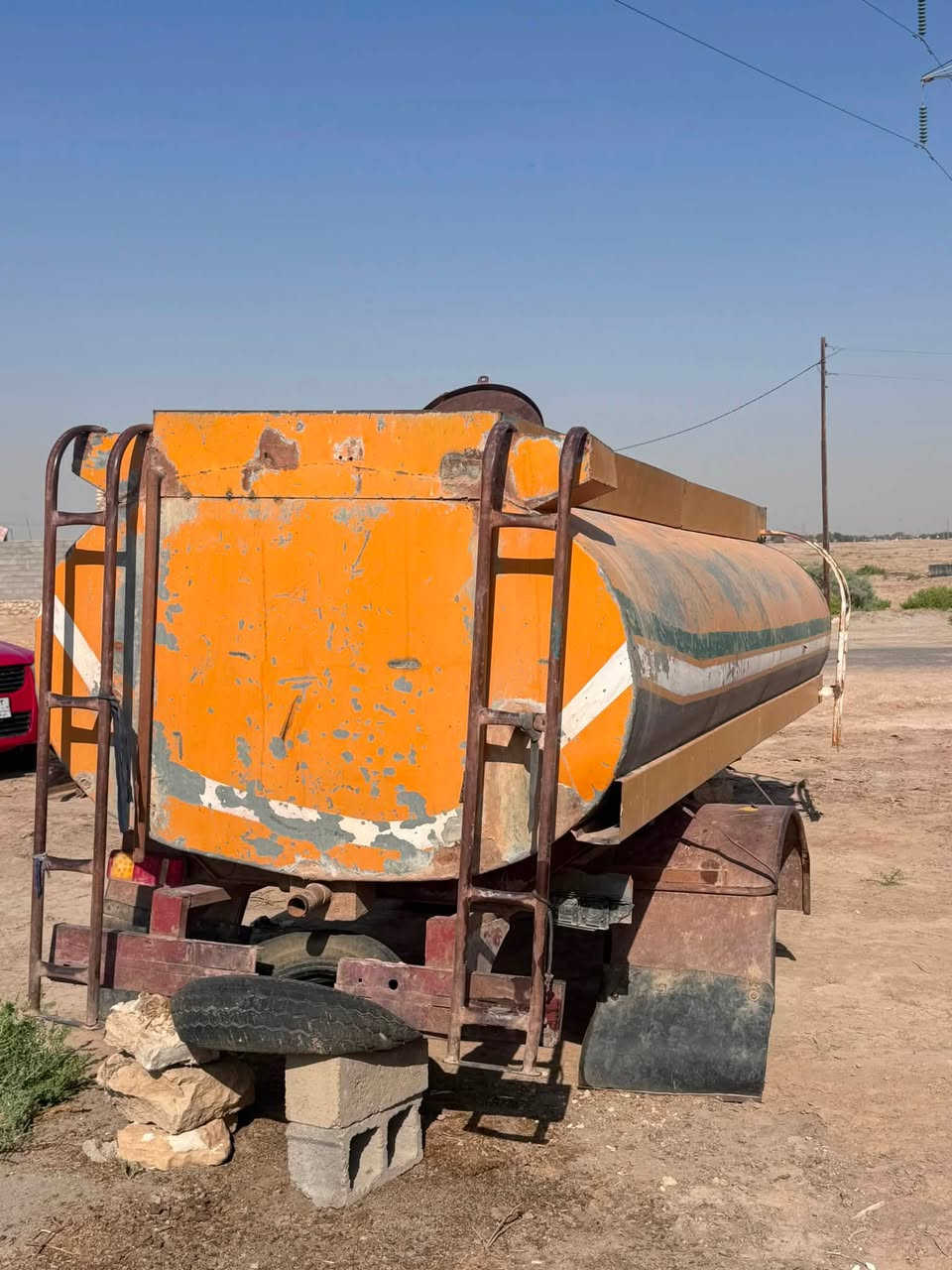 تانكي للبيع مغلون ثمانيه طن نظيف ***********
