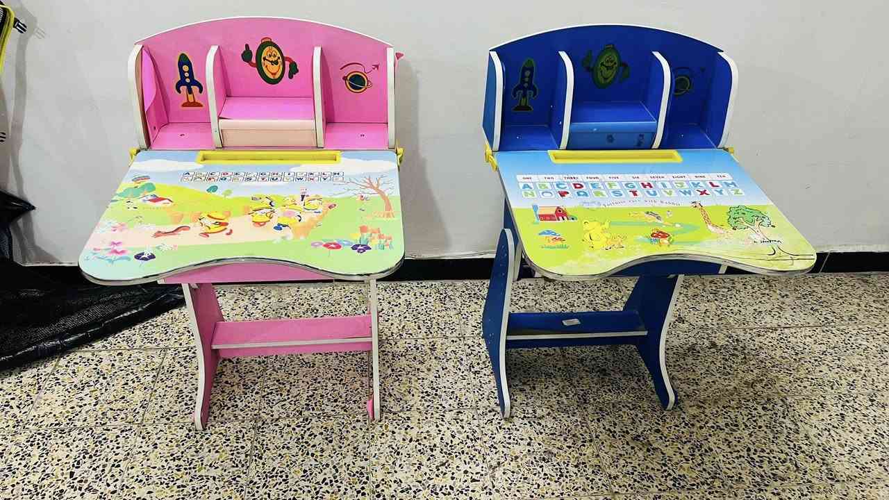 غراض بيت بالبنوك ***********
ميز طعام بي ظرر بسيط ب170
مروحه اصليه صنع مصري ب40 
رحلات اطفال نظيفه الوحده ب15
سرير طفل ب15
نطاطه كبيره ب65 وصغيره ب25
