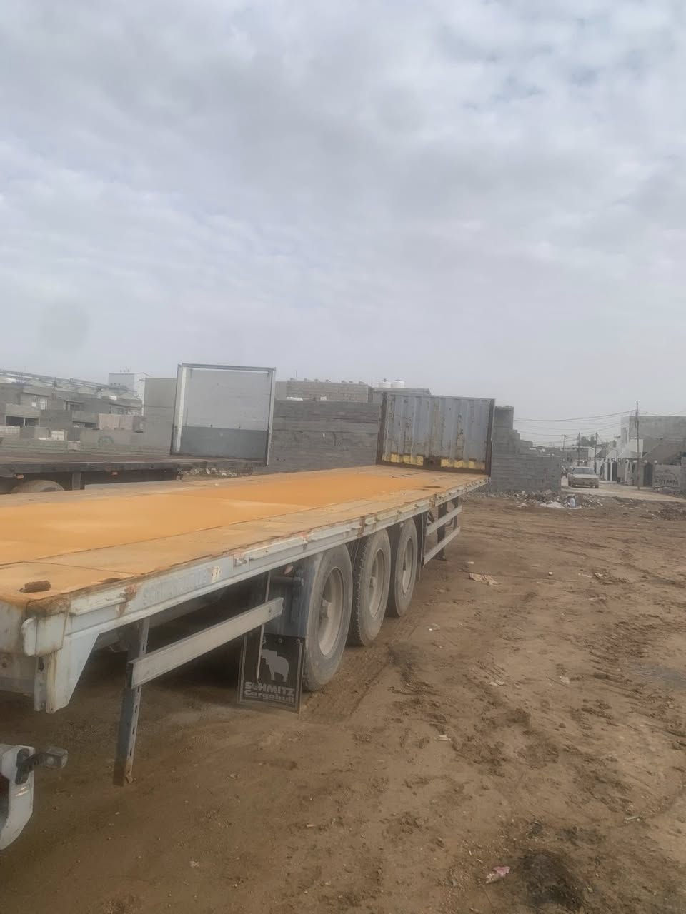 ئەم فلاتە حلوجەمان هەیە جوان خاوینە  بؤ فرؤشتنە سئ دنگیری تاک تایەیە تاخم تایەی نوییە جوان و جەئیزە بئ مەسروفە هەموو شتیکی  بەشەرتە سەفحەی  لەگەل دایە سعری  ئەم فلاتە 45 وەرەقە و معامەلەی تیدایە 
رەقەم تەلەفؤنی ساحیبی 
*********** واتساپ 
عینوان هەولیر
