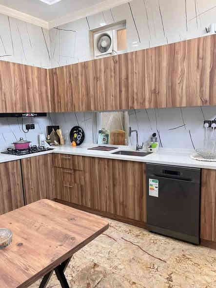 � شقة للبيع – الكرادة / قرب إعدادية الشرقية للبنات
📐 المساحة: 105 متر
🛏️ التقسيم: غرفتين نوم + صالة
🌅 بالكونات: أمامي وخلفي
📅 سنة البناء: 2025
🏢 الطابق: الرابع

✨ شقة حديثة البناء، موقع مميز وقريب من جميع الخدمات ✨

📞 للاستفسار والاتصال:
***********
***********

🏢 شركة عصر حمورابي للاستثمار والتطوير العقاري
📍 الكرادة – شارع العطار – بناية عصر حمورابي

🔹 نستقبل جميع العروض العقارية
 (بيع – شراء – إيجار – إدارة أملاك) �
