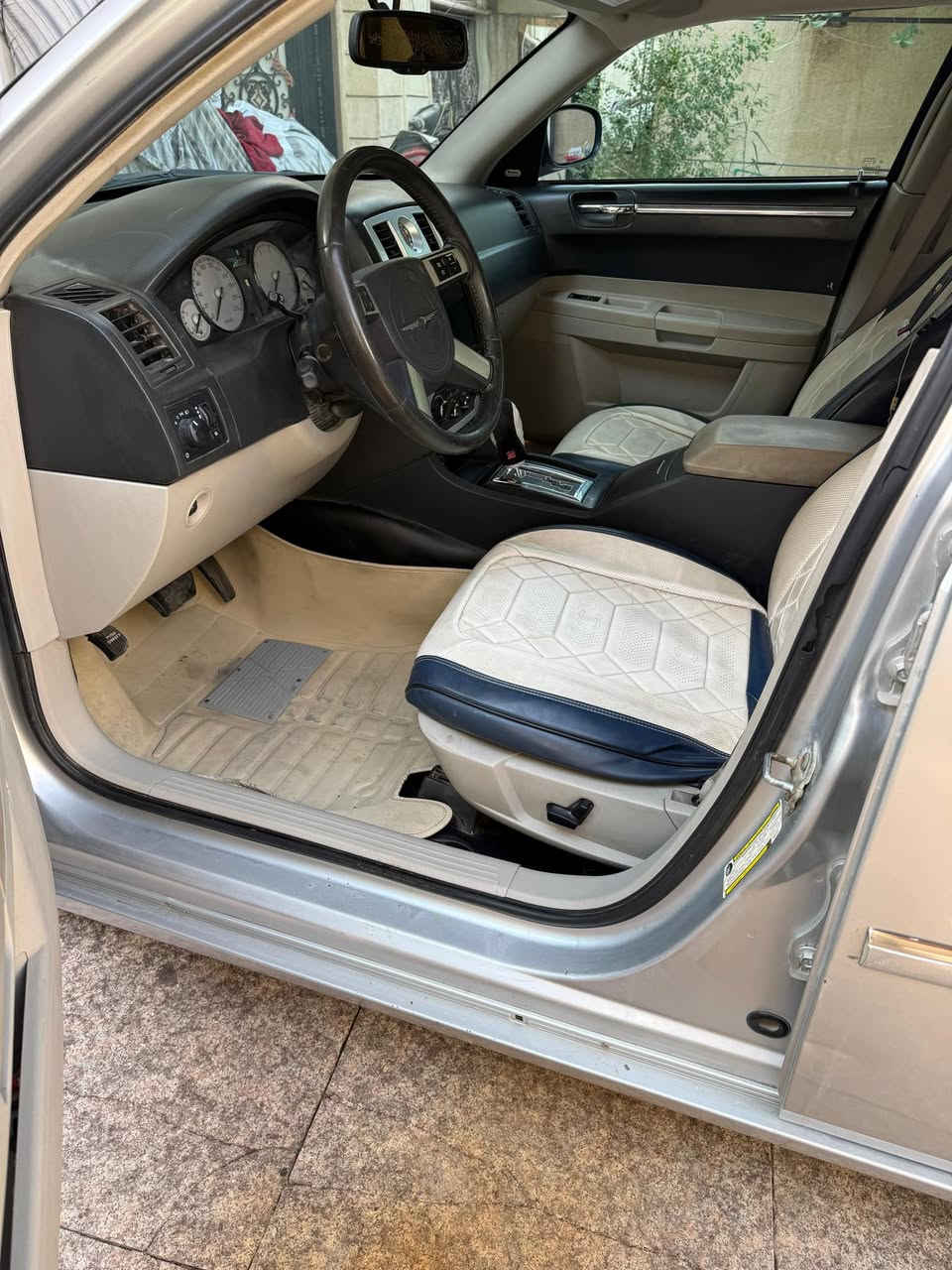 خليجي مكينه 3500v سنويه بعدهه لـ  2027/9رقم حلو شبه مميز سيارة جاهزه ماشيه 198الف كيلو جانت عد ناس تجار 13 سنه عدهم وخذيتهه قبل 3اشهر واحتاجيت فلوس 
بـ 105 وبيه مجال بسيط ***********
تفاصيل اكثر بالصور
