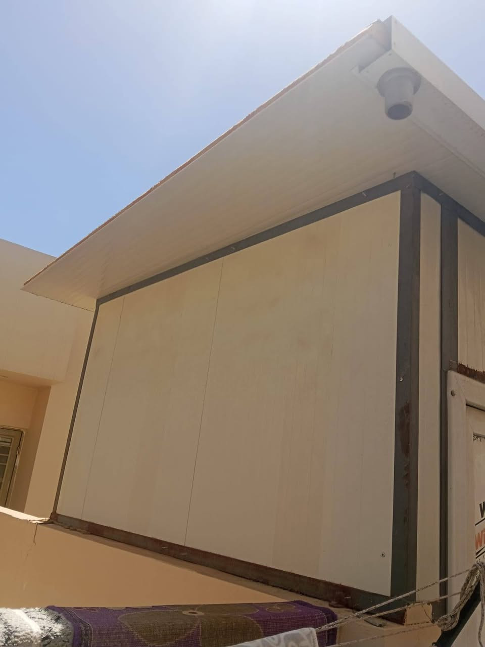 سلام عليكم سندويج للبيع نضيف قليل الاستخدام للاستفسار رقم *********** العنوان ابو غريب

