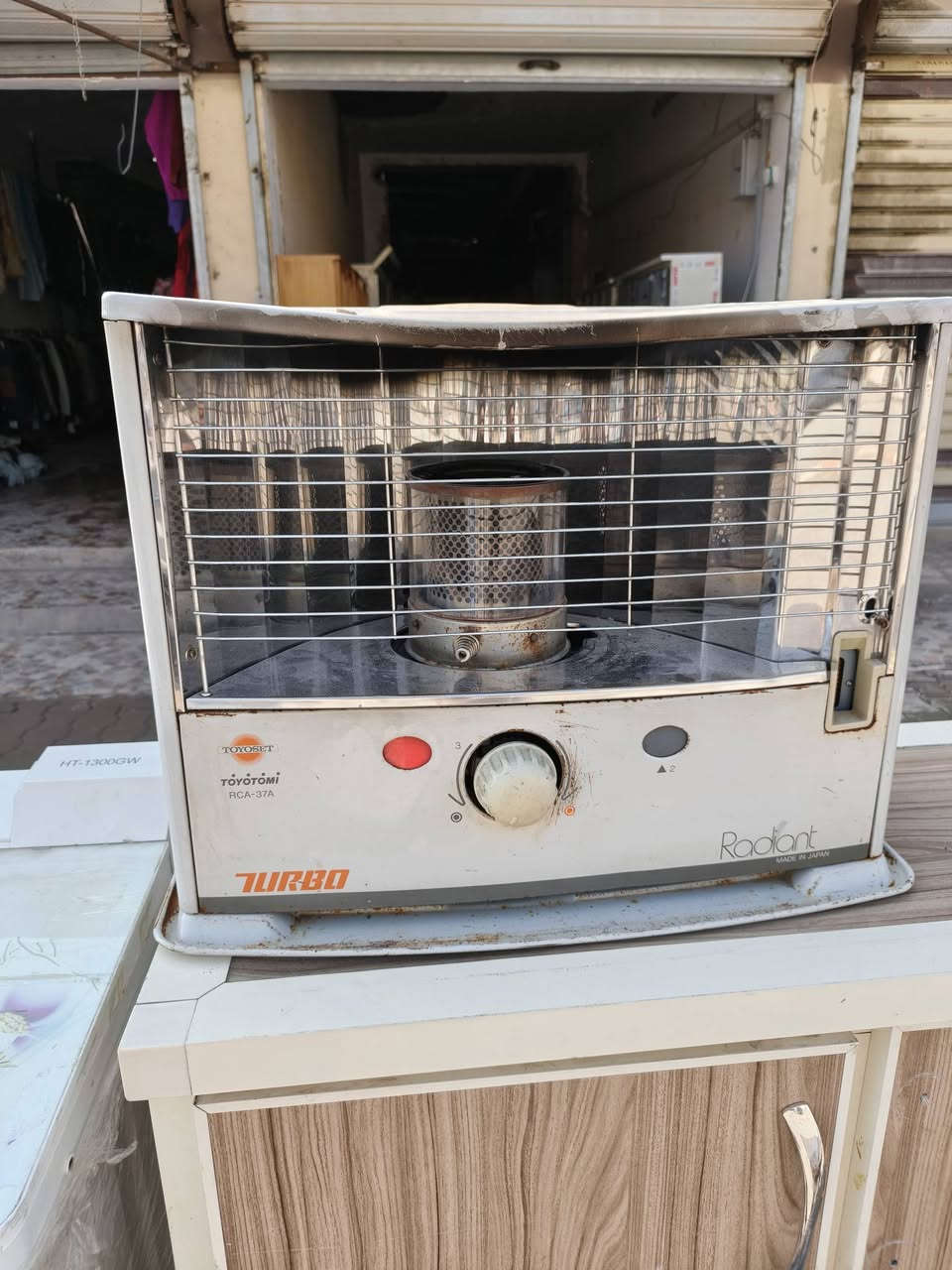 سلام عليكم جميع الاثاث مستخدم متوفر بسعار خياليه ثلاجه ١٢قدم شرط شغل ١٢٥ طباخ ربعه عين شرط شغل ٨٠ الف غساله ١٥كيلو شرط شغل ٧٥ صوبه نفطيه شرط شغل ٦٥ الف صوبه زيتيه شرط شغل ٥٥ الف سنك حيل نضيف ١٠٠ 
كل غراض بيه مجال 
الاستفسار ***********
العنوات تكريت القادسيه قطعه 500مجمع الطبي
