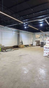 شباب . وياكم مهندس عبدالمهيمن متخصص ببطاريات تيسلا الكهربائية .  حاليا...