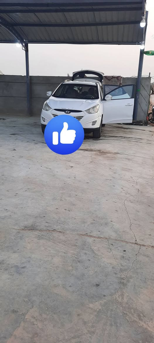 السلام عليكم للبيع توسان موديل ٢٠١٢
رقم أربيل محرك وكير بحاله جيده بيه بارد بمكانين 
كما موضح بالسونار مرفق بالصور موصفات توسان المعروفه 
السعر ١٣٥ وبيه مجال قليل للتواصل على رقم***********
مكان السياره واسط قضاء الزبيدية
