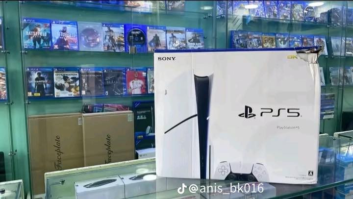 السلام عليكم بلي ستيشن 5سلم  جهاز نضيف و يدات ثنين اصلي قرص بيس2020  للاستفسار الرقم ***********
