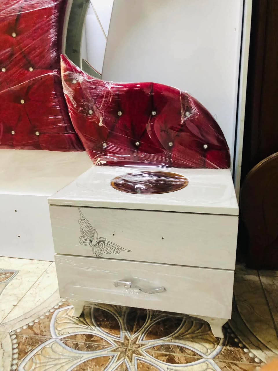 غرفة ملكي للبيع تصميم فراشف9 قطع ب 450 وبيها مجال


**إذا كنت صاحب هذا الإعلان وتريد حذفه لأي سبب، رجاءا أرسل رسالة إلى الدعم الفني**
