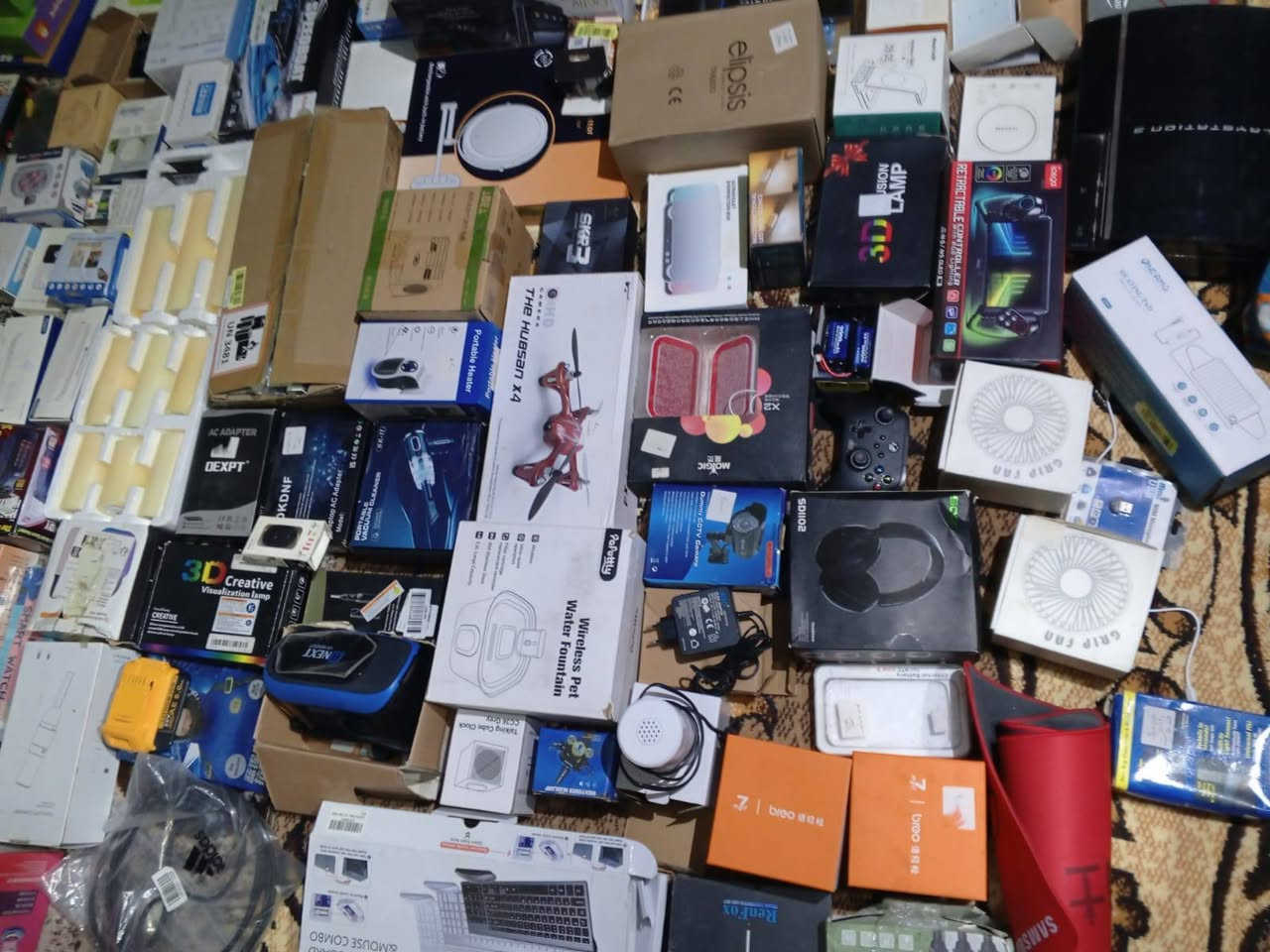 شلعة الكتروني تحسب أكثر من130 قطعة
كله شغال بضاعة خير من الله من غير  كارتون منزلي ما صورته متروس ترس 

من غير يوجد قطع غير مصورة مثل كاربلي وداتا شو و براكيت . 

ويوجد أحذية أيضا و العاب 6 قطعة كله جديد .

يوجد فديو خاص .  

اعلى سعر ابيع ....


**إذا كنت صاحب هذا الإعلان وتريد حذفه لأي سبب، رجاءا أرسل رسالة إلى الدعم الفني**