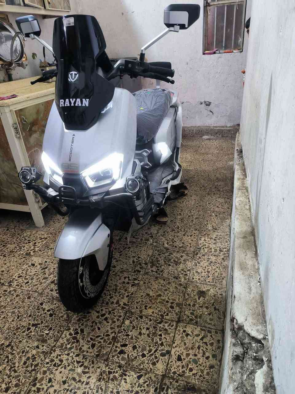 السلام عليكم دراجة صاعقة موديل 2026 للبيع سعرها 1200 بعدها يلنايلون ماشية 30 كيلو (يعني زيرو) و بيها مجال قليل مكاني بغداد الاورفلي رقمي ***********
