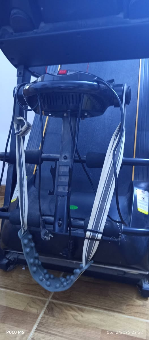 للبيع جهاز مشي (Treadmill) مع حزام هزاز
يا شباب الجهاز نظيف وهيكله قوي، بس بي ملاحظة وحدة حتى أكون صريح وياكم:

الحزام الهزاز: شغال طبيعي 100% وما بي أي مشكلة.

المشي: الجهاز يشتغل ويتحرك بس ورا 20 ثانية بالضبط يفصل (يطفي برمجياً).

الحالة: المطور والميكانيك مالته سليمات جداً، والخلل محصور بالبرمجة أو بورد الشاشة فقط.

موجود خاصية MP3 تشغيل الاغاني

البيع على وضع الحاضر للي يعرف يصلحه أو يستفاد من الهزاز مالته.

السعر: [125 الف بيها مجال]

الرقم: [***********] آسيا
