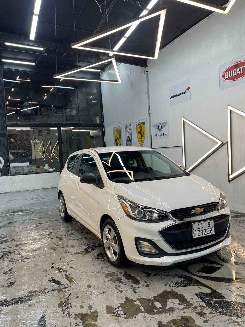 للبيع | Chevrolet Spark 2021 | وارد أمريكي 🇺🇸
تم تخفيض السعر لغرض البيع السريع
 السعر: 89 ورقة (قابل للتفاوض بالمعقول بعد المعاينة)

📍 الموقع: بغداد – الكرادة
سيارة نظيفة جدًا، اقتصادية بالوقود، مناسبة للاستخدام اليومي داخل المدينة، ومحركها و كير بحالة ممتازة.

المواصفات:
موديل 2021
وارد أمريكي
محرك اقتصادي 1.4L اقتصادي و قوي 
كير أوتوماتيك
ممشى 43 ألف 
اللون الأبيض
شاشة تدعم Apple CarPlay و Android Auto 
كاميرا خلفية
بلوتوث + USB + AUX 
تكييف ممتاز
نظام ABS مانع انغلاق الفرامل
وسائد هوائية 
نظام الثبات الإلكتروني

حادث السيارة سطحي خفيفة جداً مكفولة من التبديل فقط تصليح جاملغ امامي و بنيد و باب ، السيارة ايرباك شاصي دواخل مكفول  
📞 للتواصل: ***********

