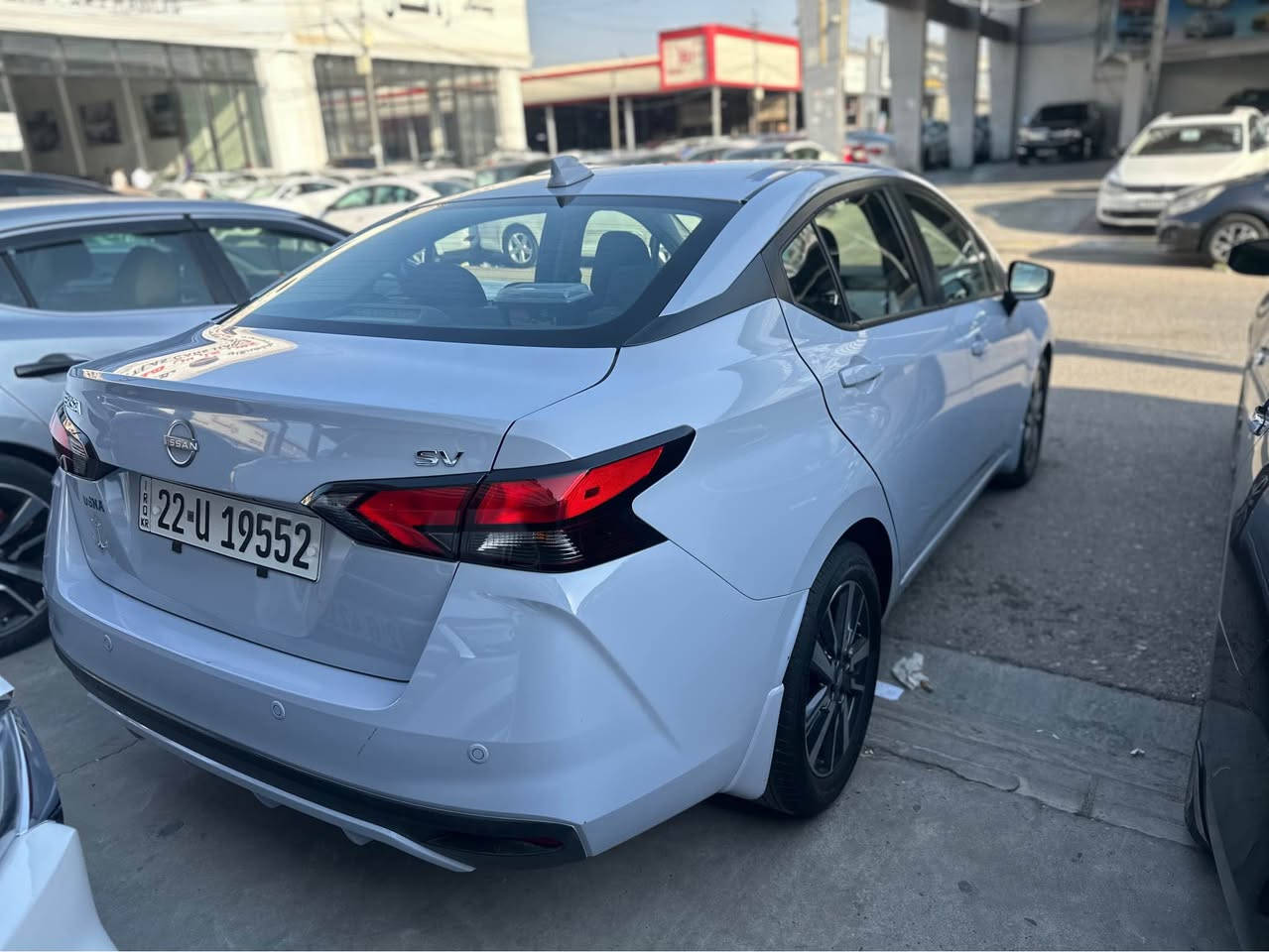 نیسان ڤێرسا sv
مۆدیل 2023
دوو دەرگاو كەمێك سەر تایەی دواوە بۆیاغە
ماوەی ڕۆیشتن ٥٠هەزار كم 
سیارەكە بێ كەم كوڕیە پشت و دواوەی كەپسە بەس ئێرباگی یەك شانی بۆتەوە
ناونیشان هەولێر
نرخی ١٣٠ وەرەقە و مجالێكی كەم
*********** أربيل, العراق
