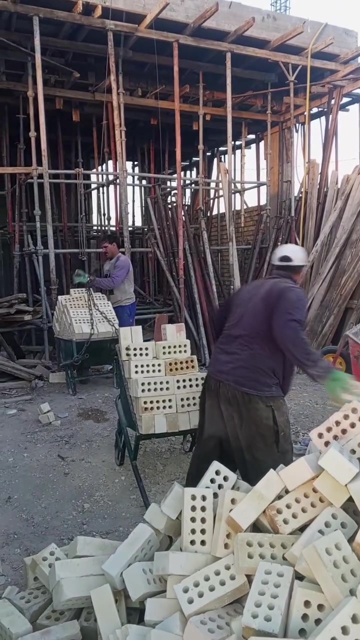 السلام عليكم ونج للبيع جاهز المكان نجف السعر مناسب ***********
