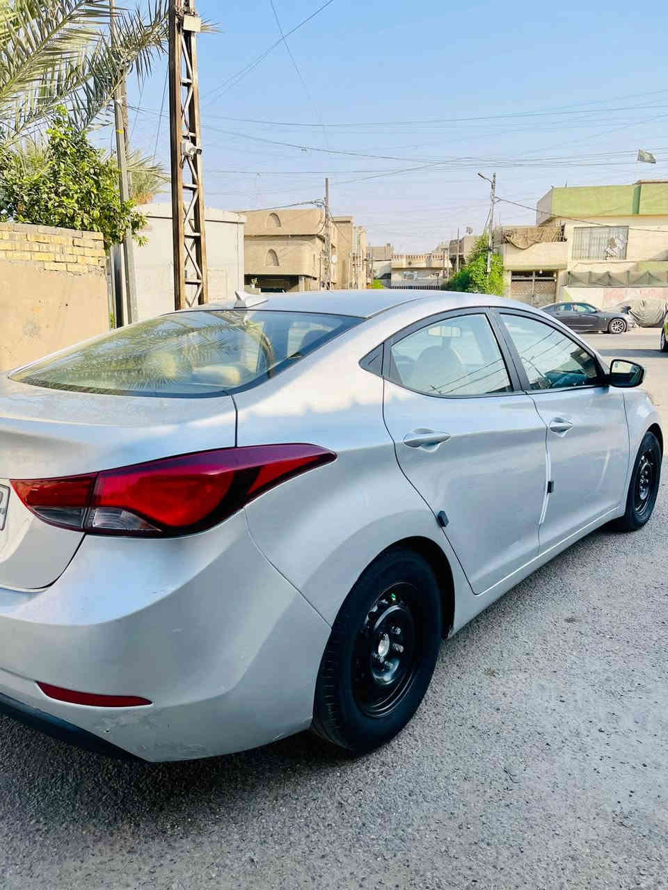 سلام عليكم الانتره للبيع موديل ٢٠١٦ وارد امريكي داخله سرقه بدون حادث سياره جديده مال بيت جاهزه بيهه بل عراق جم طخه السعر ١٠٧ اوبيهه مجال رقم ***********
