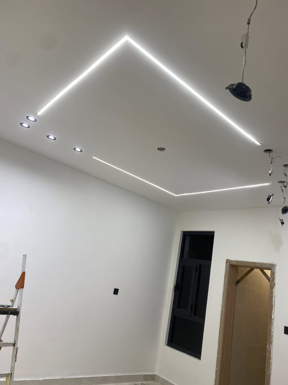 عمل درجة اولى انارة حديثة (بوري ، سيمنز) توزيع انارة منظمة وتوزيع سويج بلك بستهلاك تام خريطة حسب الاثاث ترتيب وبأنسب الاسعار عمل قطعي الاستفسار ***********
